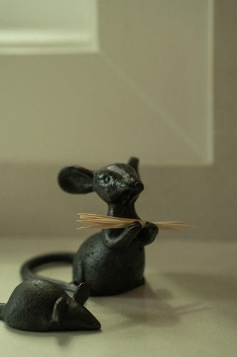 Cast Iron Mouse | Hands Up