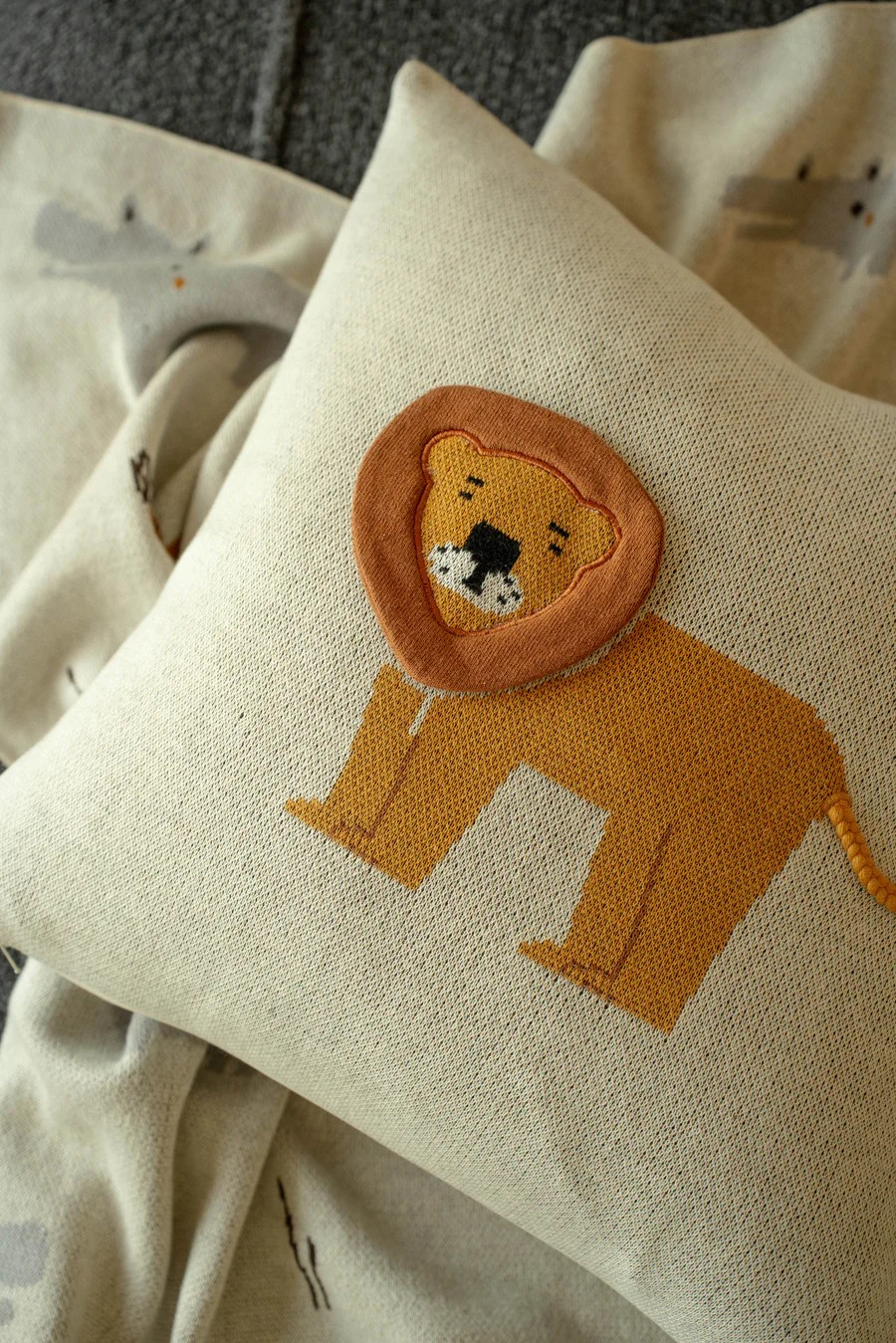 18x18 Lion Knit Pillow