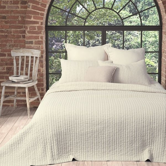 Estelle embroidered natural quilt | Queen